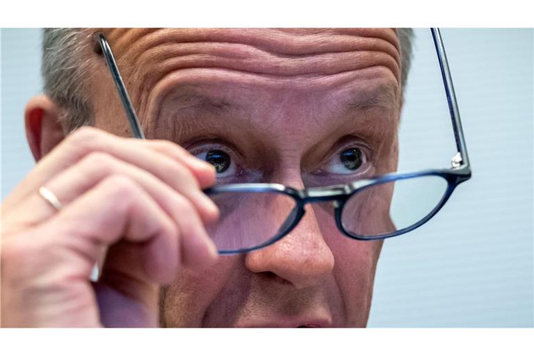 Kanzler Merz warnte in der Fraktionssitzung vor einer Destabilisierung Deutschlands und Europas, wenn die Koalition keine eigene Mehrheit für das Renten-Gesetz zustande bringt.