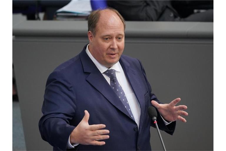 Kanzleramtschef Helge Braun spricht bei der Regierungsbefragung im Bundestag. Foto: Michael Kappeler/dpa