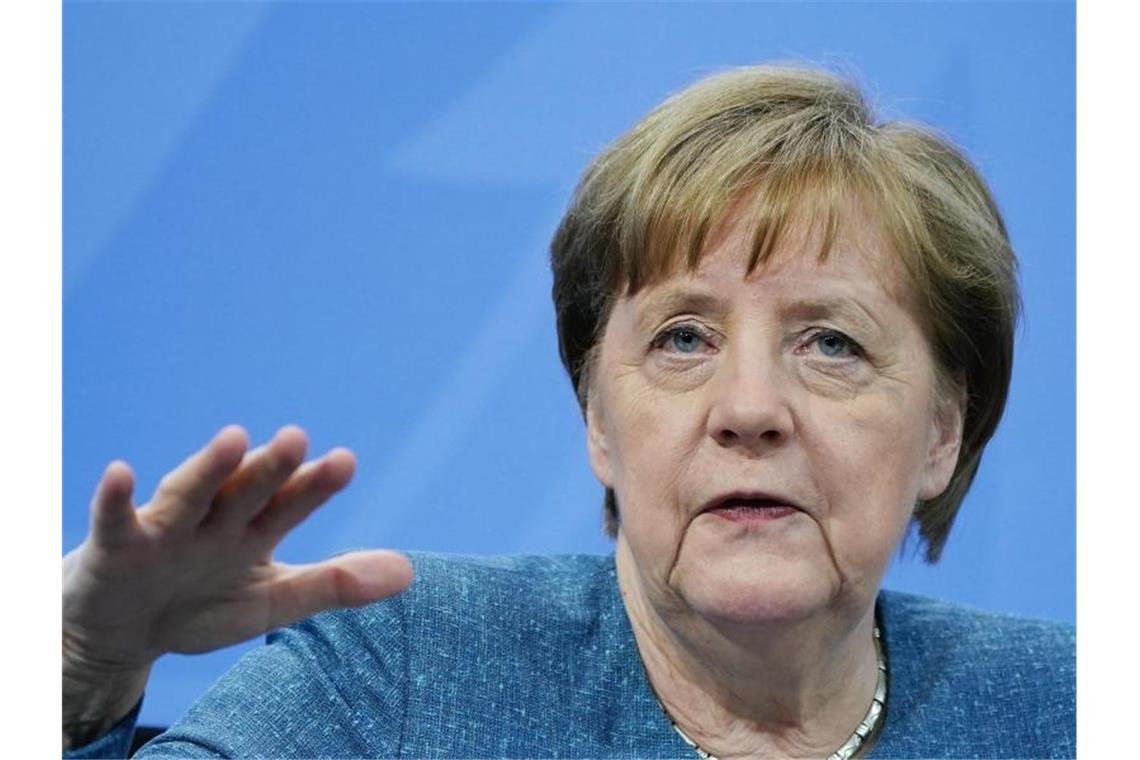 Kanzlerin Angela Merkel äußert in einer Botschaft zum 1. Mai Verständnis für die Situation vieler Menschen in der Pandemie: „Mir ist bewusst, wie anstrengend es sein kann, wenn über Monate der Esstisch gleichzeitig Schreibtisch und Hausaufgabenplatz für die Kinder ist.“. Foto: Michael Kappeler/dpa-pool/dpa/Archivbild