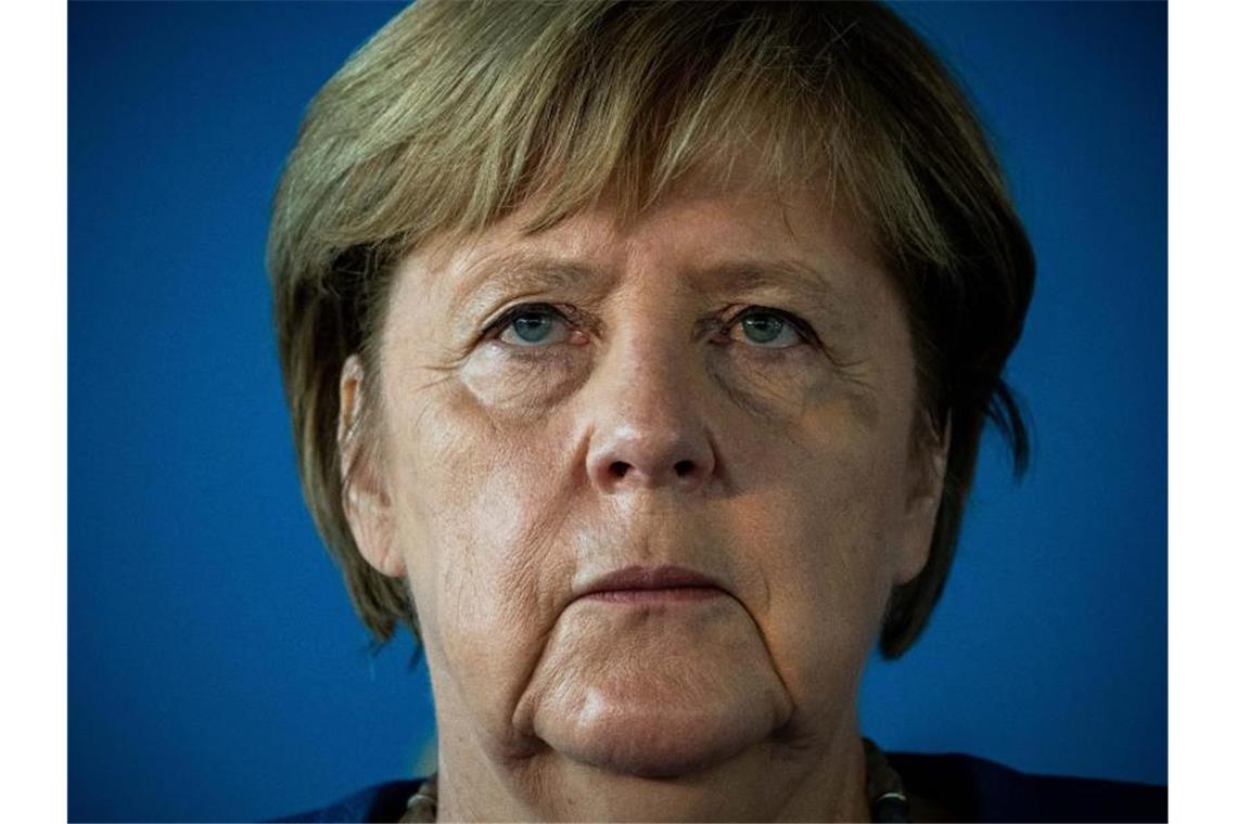 Eine Linde, eine Widmung: Kanzlerin Merkel besucht Templin