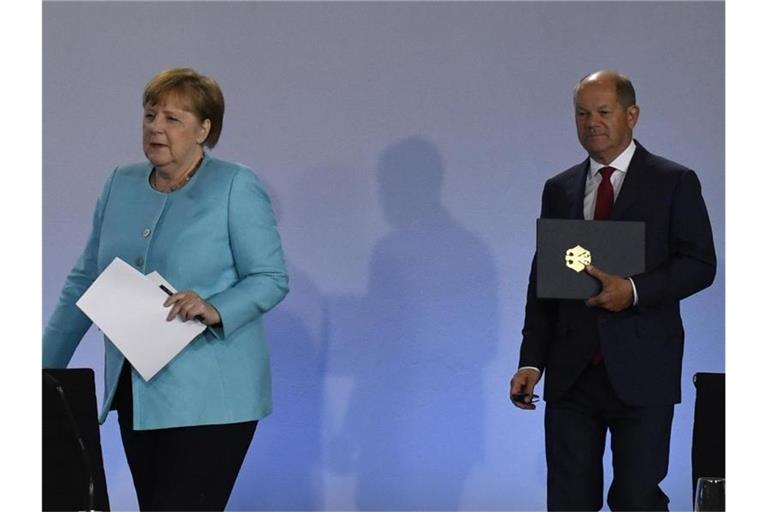 Kanzlerin Angela Merkel (CDU) und Finanzminister Olaf Scholz (SPD). Foto: John Macdougall/AFP/POOL/dpa