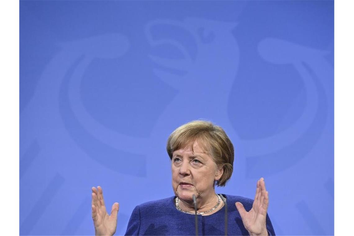 Kanzlerin Angela Merkel dämpft die Hoffnung auf schnelle Lockerungen in der Corona-Pandemie. Foto: John Macdougall/AFP Pool/dpa