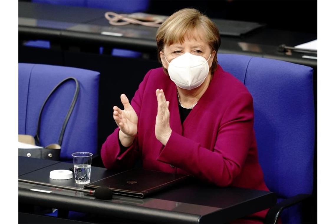 Heftiger Schlagabtausch über Corona-Notbremse im Bundestag Kanzlerin Angela Merkel möchte im Bundestag die Corona-Notbremse beschließen. Foto: Kay Nietfeld/dpa