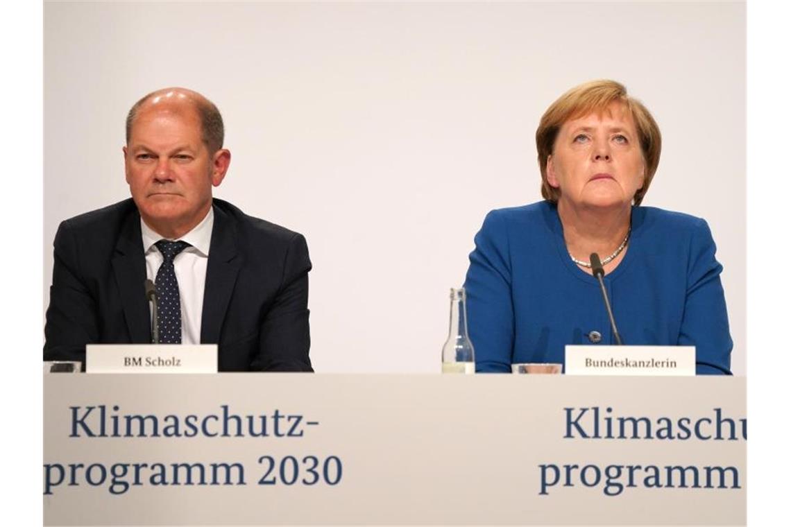 Kanzlerin Angela Merkel und Finanzminister Olaf Scholz bei der Pressekonferenz nach der Sitzung des Klimakabinetts. Foto: Kay Nietfeld