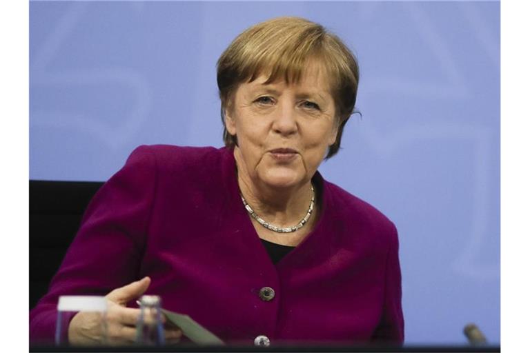 Kanzlerin Angela Merkel verkündet eine schrittweise Öffnung für den Sport in Deutschland. Foto: Markus Schreiber/AP POOL/dpa