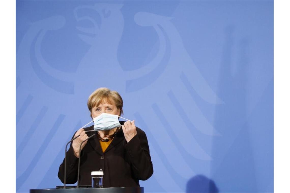 Debatte nach neuen Astrazeneca-Vorgaben Kanzlerin Merkel bekräftigt erneut das Ziel, bis zum Ende des Sommers allen Bürgern ein Impfangebot zu machen. Foto: Markus Schreiber/AP POOL/dpa