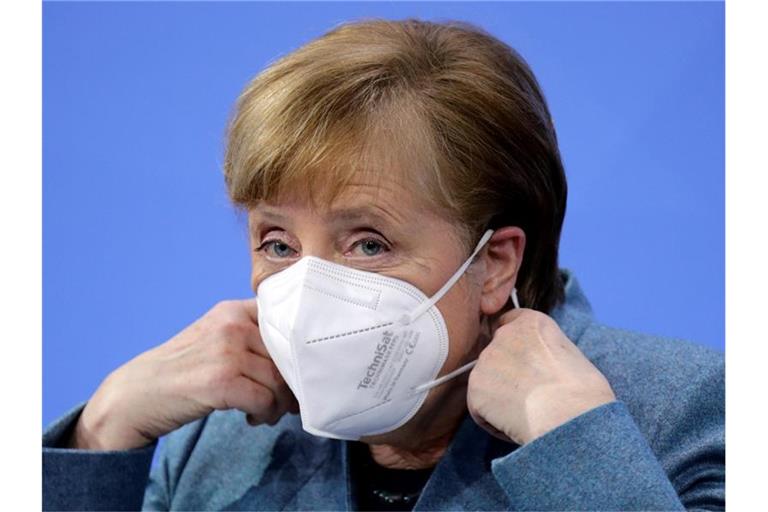 Kanzlerin Merkel vertritt die Ansicht, der Scheitelpunkt der zweiten Welle sei überschritten. Foto: Hannibal Hanschke/Reuters-Pool/dpa