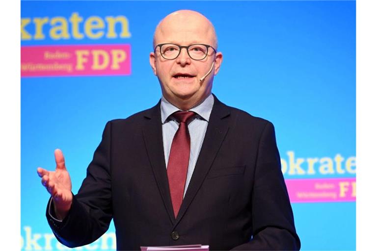 „Kapazität, Qualität und Kundenorientierung sind die Schlüsselelemente für einen attraktiveren Schienenverkehr“: Michael Theurer. Foto: Uli Deck/dpa