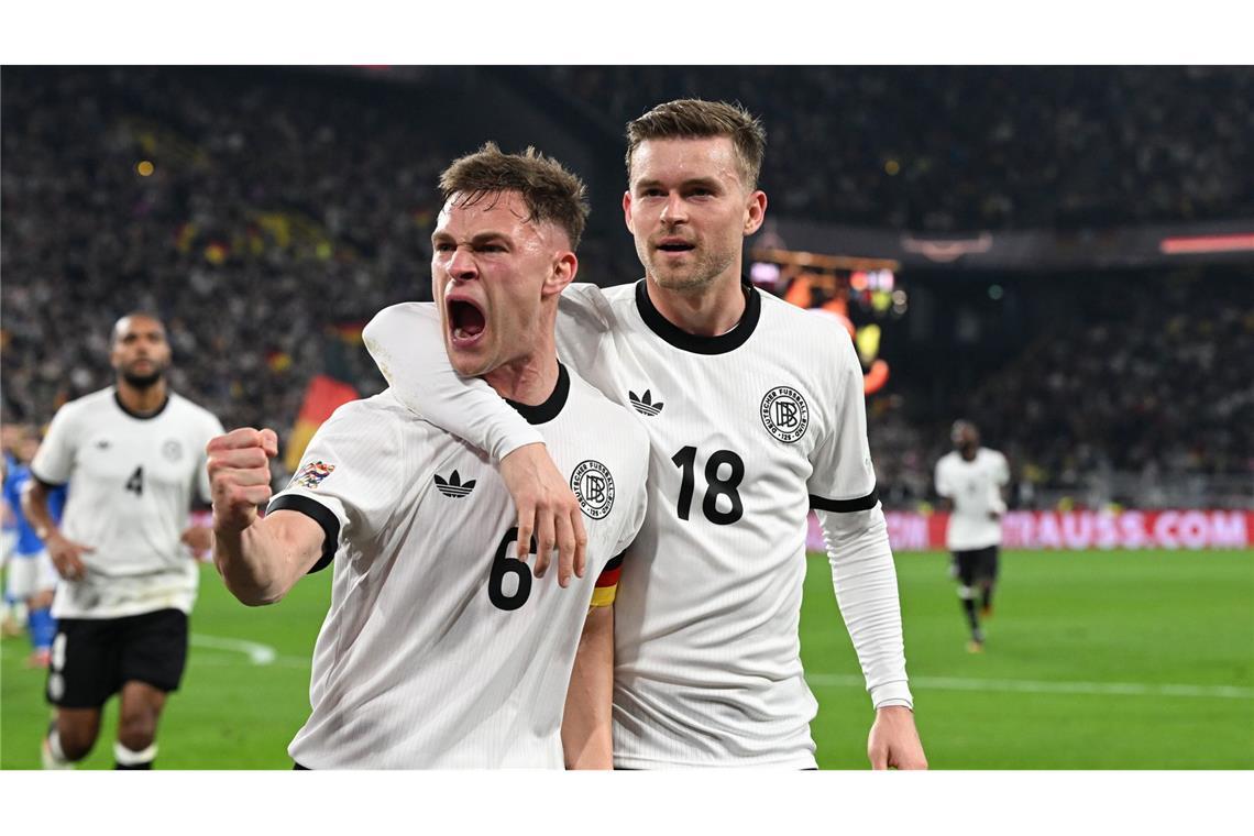 Kapitän Joshua Kimmich (li., mit VfB-Spieler Maximilian Mittelstädt) macht gegen Italien ein starkes Spiel.