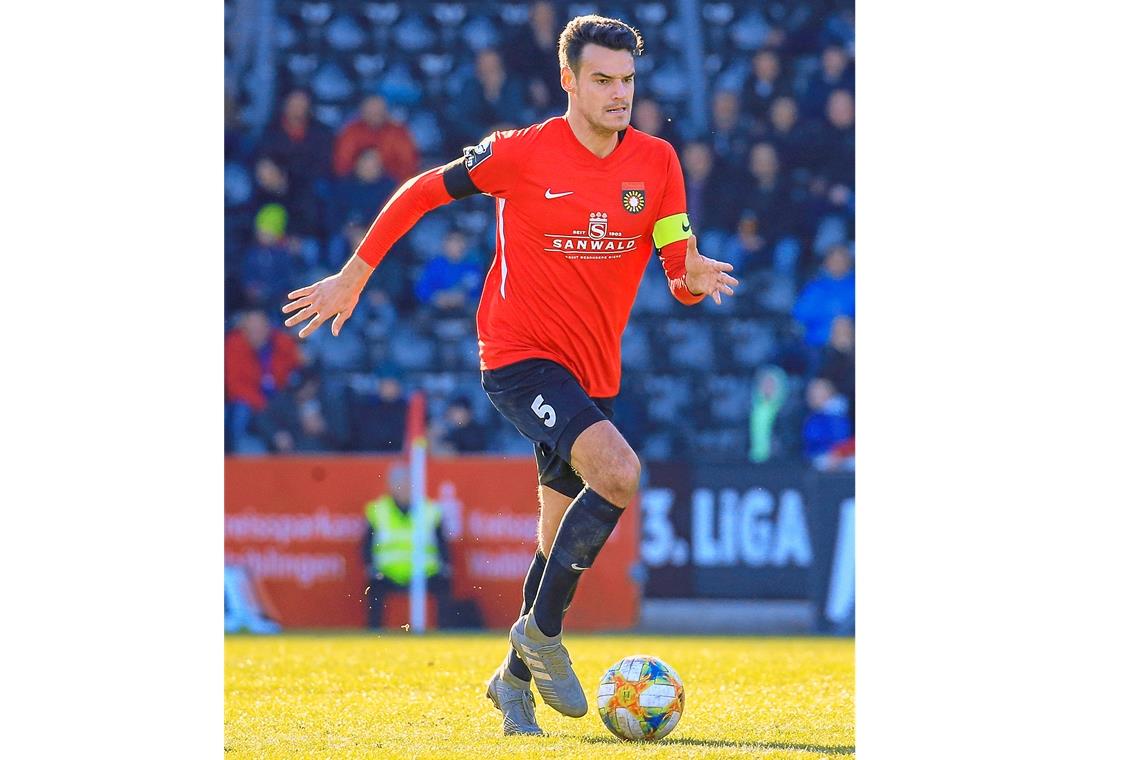Kapitän Julian Leist wird wohl bald wieder mit der SG am Ball sein. Foto: A. Becher