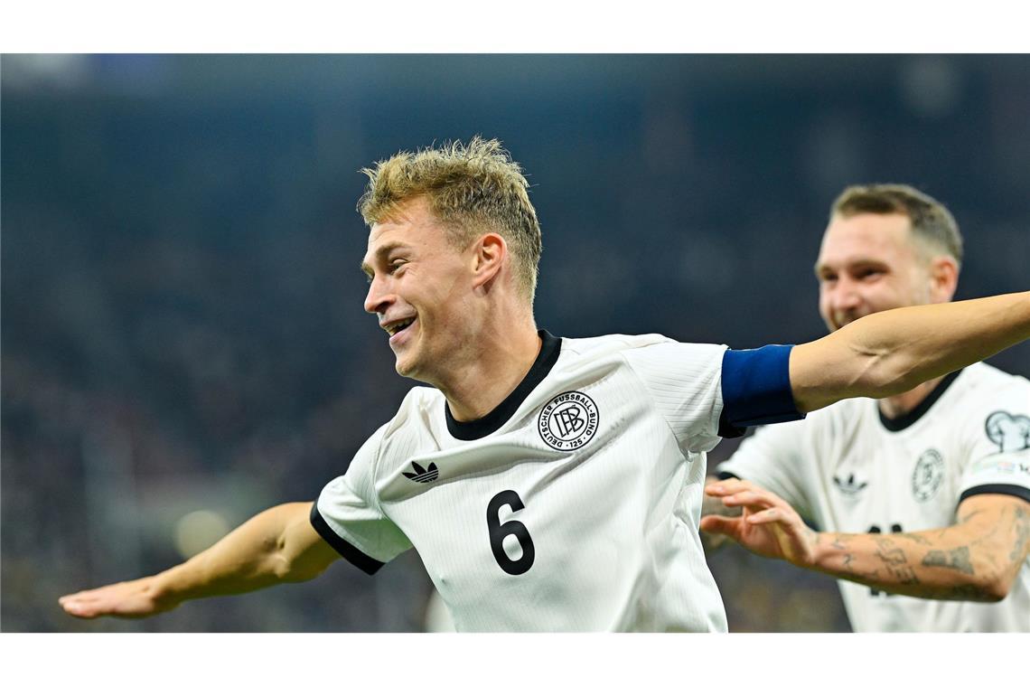 Mit Dreiklang nach Belfast: Gier, Galligkeit und gute Laune Kapitän Kimmich bejubelt ein Tor.