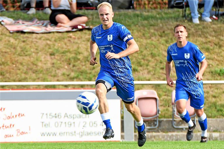 Kapitän Pascal Leuthold bringt den SV Unterweissach mit dem frühen 1:0 im Auftaktspiel auf die Siegerstraße. Foto: Tobias Sellmaier