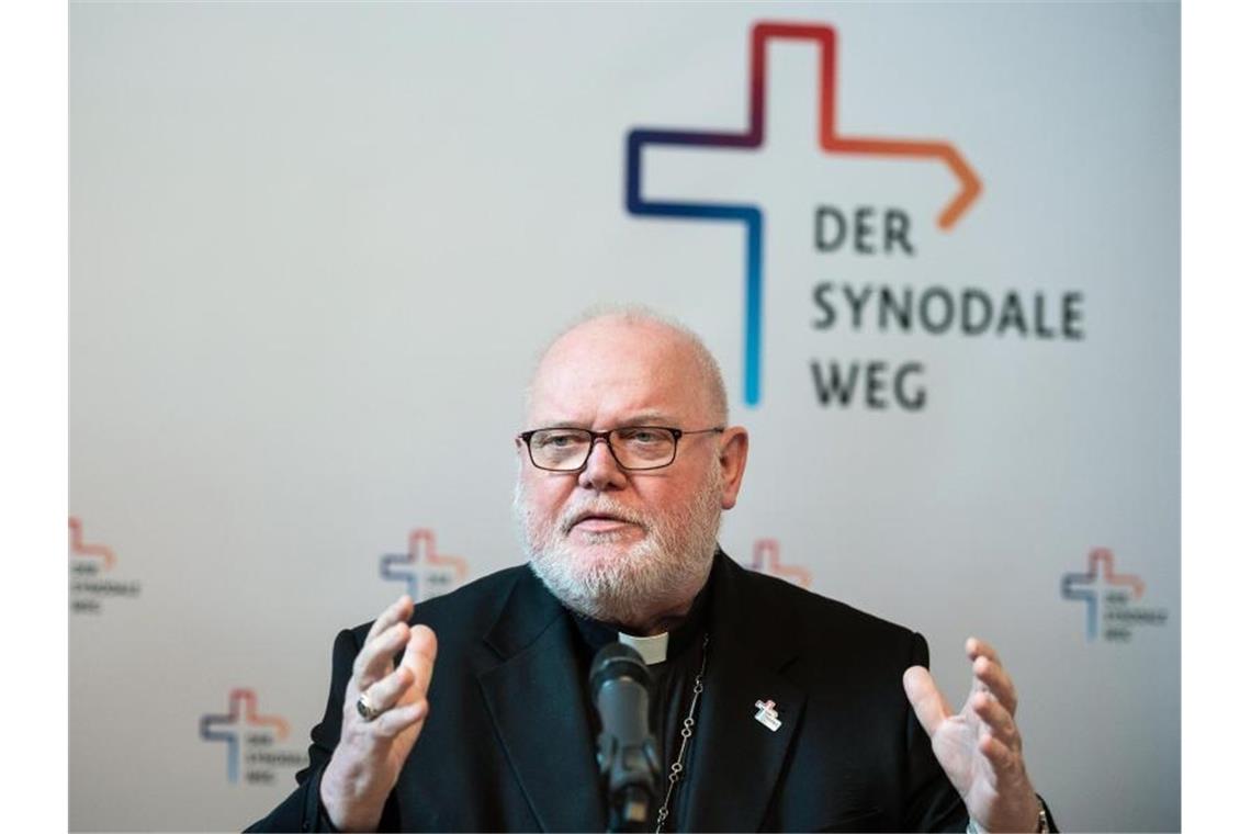 Katholiken beraten über Reformen Kardinal Reinhard Marx, Vorsitzender der Deutschen Bischofskonferenz, spricht auf der Pressekonferenz zur ersten Vollversammlung des Synodalen Wegs in Frankfurt. Foto: Andreas Arnold/dpa