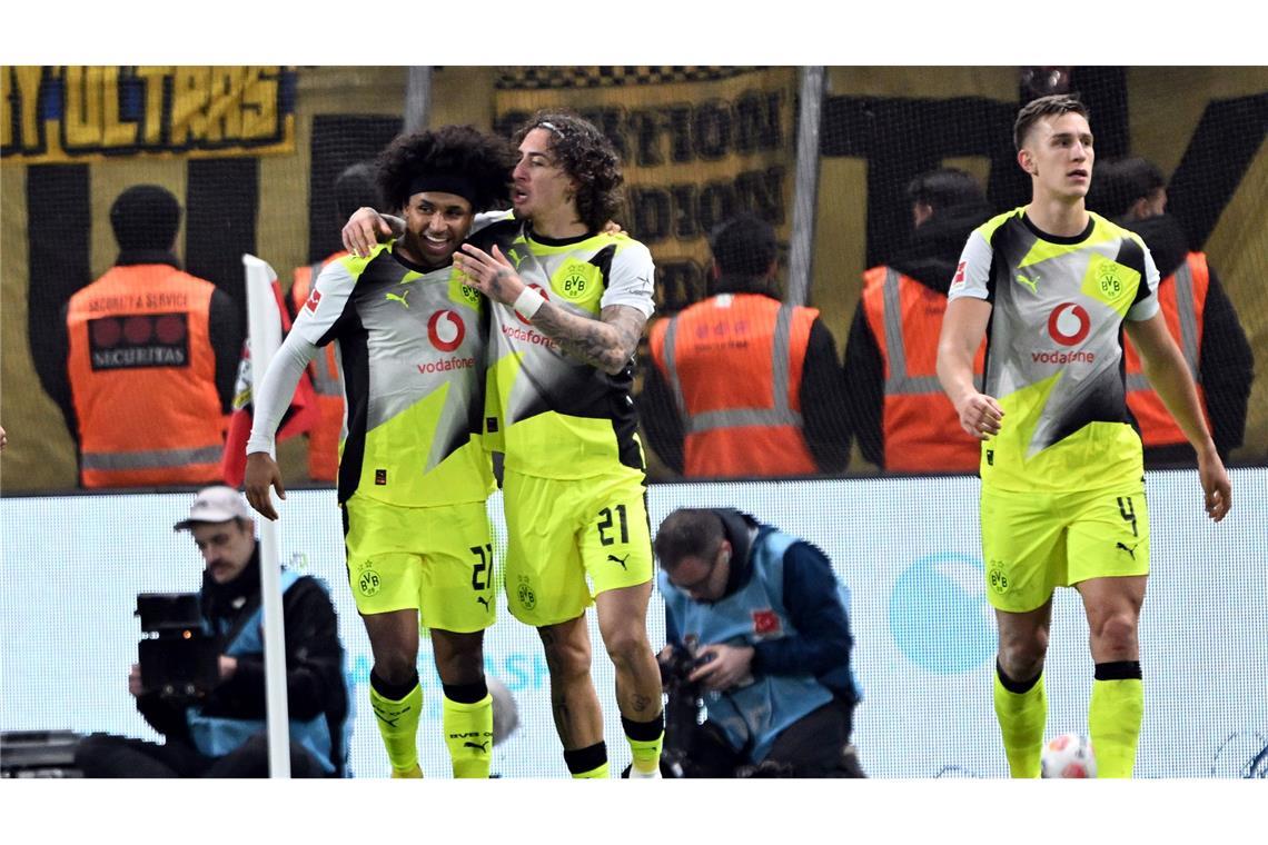 Karim Adeyemi (l) traf in Leverkusen erneut.
