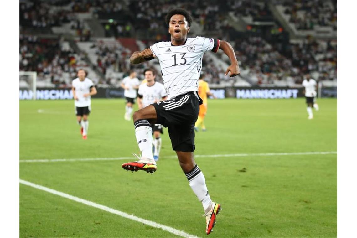 Gnabry-Fan mit Müller-Nummer: Adeyemi nach Debüt „geflasht“ Karim Adeyemi traf gleich in seinem ersten Länderspiel. Foto: Tom Weller/dpa