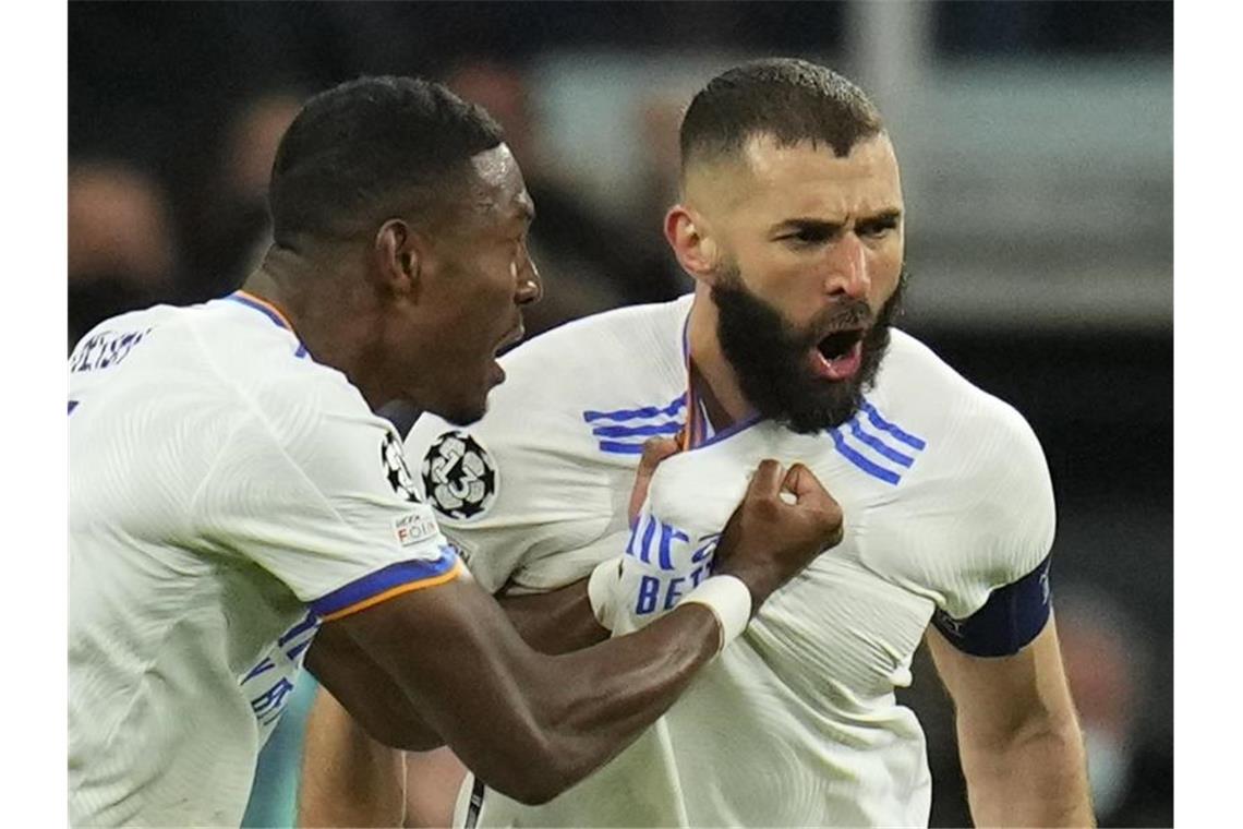 Benzema-Spektakel in Madrid: Real und City im Viertelfinale Karim Benzema (r) führte Real mit einem Dreierpack zum Sieg. Foto: Manu Fernandez/AP/dpa