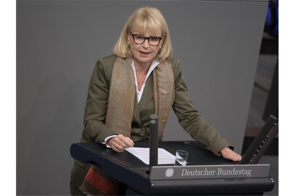 Karin Maag (CDU/CSU) spricht. Foto: Jörg Carstensen/dpa/Archivbild