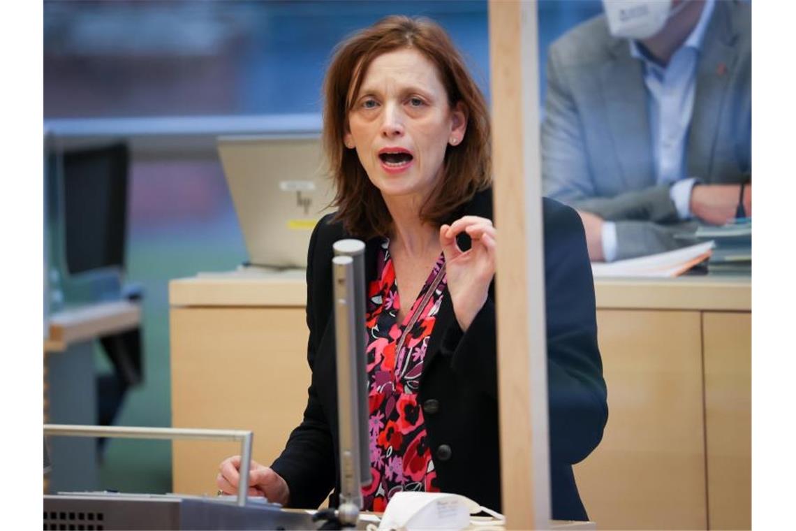 Viel Lob für Expertenrat-Stellungnahme zu Kindeswohl Karin Prien pocht weiterhin auf Corona-Tests bei Kindern und Jugendlichen. Foto: Christian Charisius/dpa