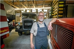 Karl-Friedrich Sanzenbacher ist ein großer Fan historischer Fahrzeuge. Er hat mehrere ausrangierte Maschinen von Kaelble wieder zum Laufen gebracht. Fotos: Alexander Becher