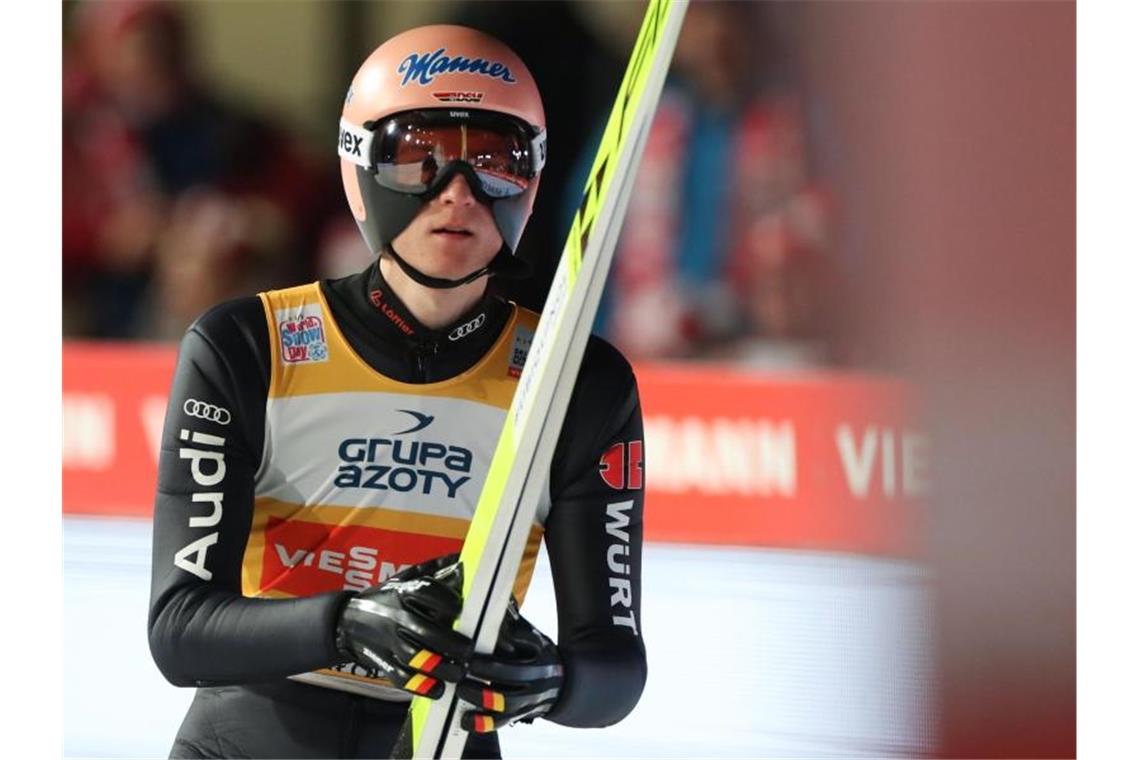 Skisprung-Glanz auf der Hochburg: Geiger mit Gelb nach Japan Karl Geiger sprang in Zakopane auf Rang fünf und verteidigte seine Führung in der Gesamtwertung. Foto: Grzegorz Momot/PAP/dpa