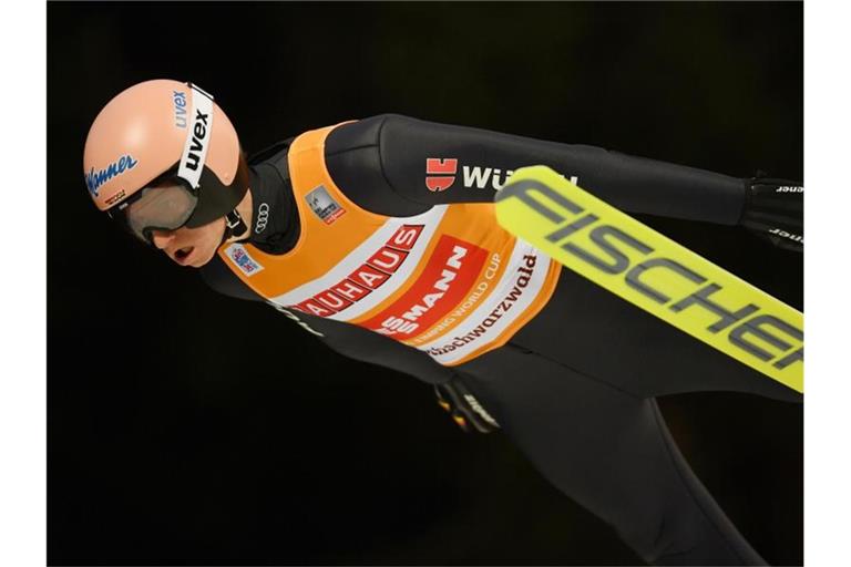 Karl Geiger verteidigte erfolgreich das Gelbe Trikot. Foto: Patrick Seeger/dpa
