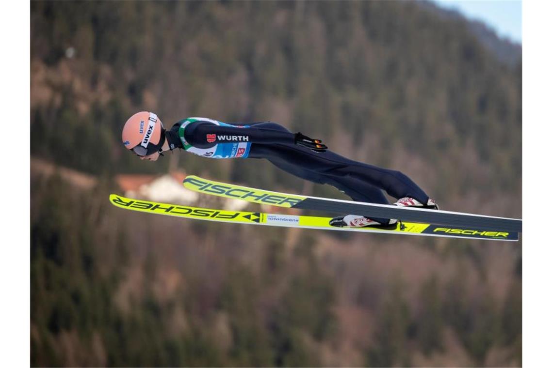 „Auf Angriff“: Geigers große Chance beim Neujahrsspringen Karl Geiger will beim Neujahrsspringen gewinnen. Foto: Daniel Karmann/dpa