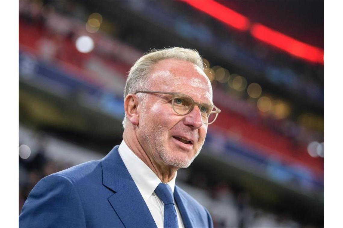 Rummenigge: „Saison zu Ende spielen“ - Auch im September Karl-Heinz Rummenigge könnte sich unter Umständen sogar vorstellen, die laufende Saison bis zum September zu Ende zu spielen. Foto: Matthias Balk/dpa
