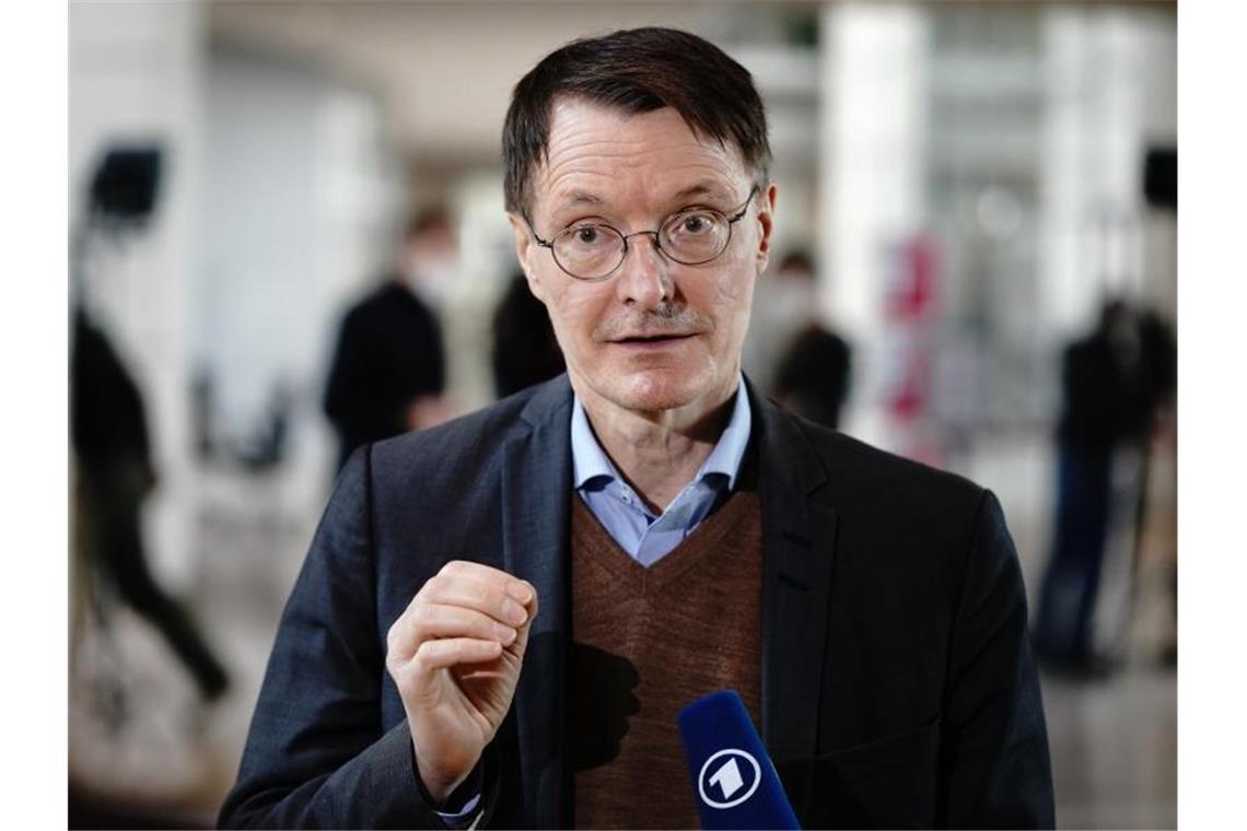 Lauterbach kritisiert ESC vor Live-Publikum Karl Lauterbach, Gesundheitsexperte der SPD, gibt ein Interview. (Archivbild). Foto: Kay Nietfeld/dpa