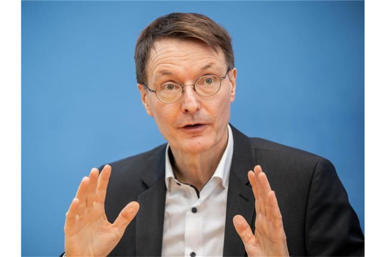 Karl Lauterbach, Gesundheitsexperte der SPD, spricht auf einer Pressekonferenz. Foto: Michael Kappeler/dpa