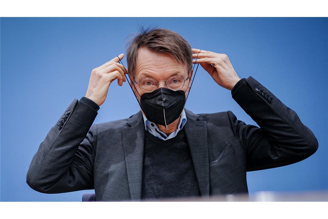 Lauterbach verlangt rasche Corona-Aufarbeitung nach Bundestagswahl Karl Lauterbach, im Dezember 2022 noch mit FFP2-Maske, will eine schnelle Corona-Aufarbeitung und gibt Fehler in der Corona-Politik zu. (Archivfoto)