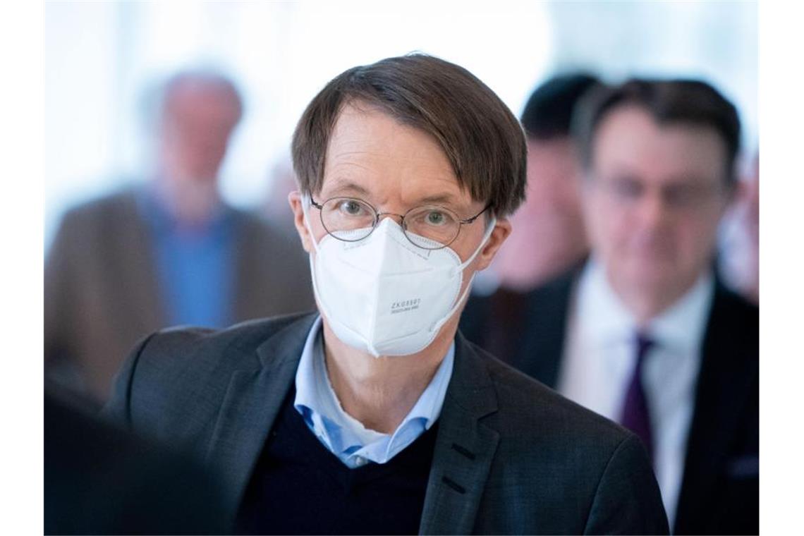 Länder finden bei Corona-Regeln keine Linie Karl Lauterbach (SPD) fordert ein Signal des Bundes gegen die Pläne in Thüringen. Foto: Kay Nietfeld/dpa