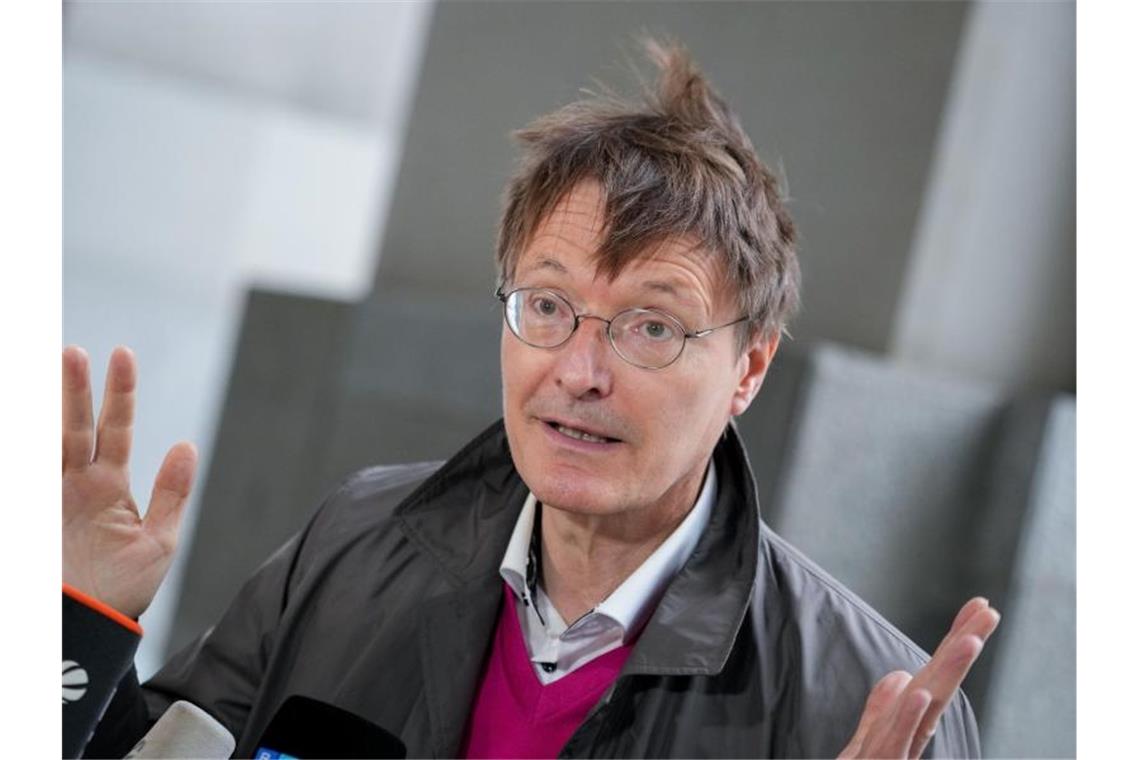 Lauterbach beunruhigt wegen Corona-Lage in Vorweihnachtszeit Karl Lauterbach, SPD-Gesundheitsexperte und Bundestagsabgeordneter, kommt in den Bundestag zur Fraktionssitzung der SPD nach der Bundestagswahl. (Archivbild). Foto: Kay Nietfeld/dpa