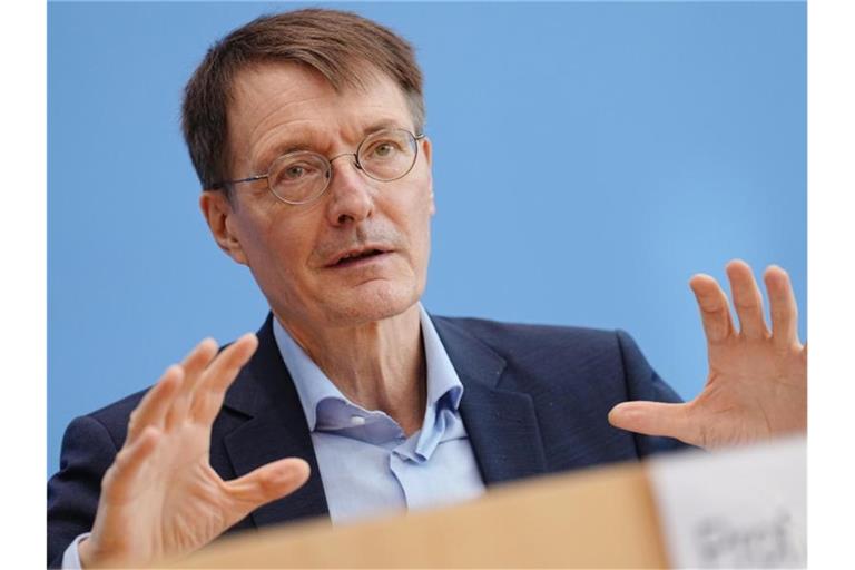 Karl Lauterbach: „Ich kann mir nicht vorstellen, dass wir den Karneval durchführen können.“. Foto: Kay Nietfeld/dpa