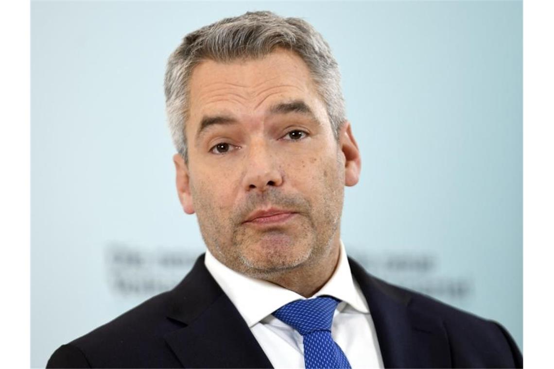 Karl Nehammer als neuer Bundeskanzler Österreichs vereidigt Karl Nehammer ist neuer Regierungschef in Österreich. Der bisherige Innenminister von der konservativen ÖVP wurde von Bundespräsident Alexander Van der Bellen vereidigt. Foto: Roland Schlager/APA/dpa