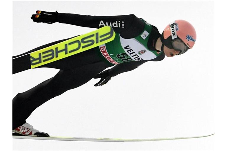 Karl Geiger hat in Lahti seinen vierten Saisonsieg eingefahren. Foto: Markku Ulander/Lehtikuva/dpa