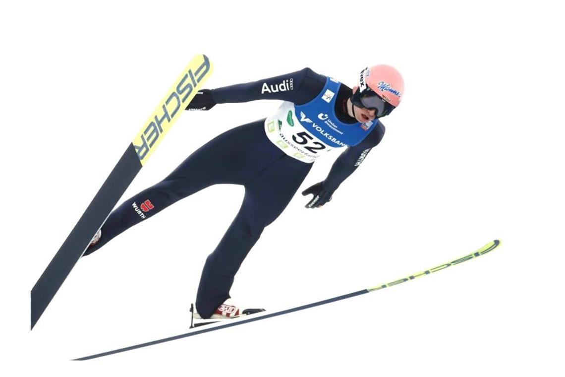 Skispringer Geiger Zweiter - Kraft siegt Karl Geiger verfehlte den zweiten Weltcup-Sieg innerhalb von 24 Stunden nur knapp. Foto: Erwin Scheriau/APA/dpa