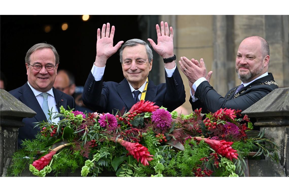 Karlspreis 2026: Mario Draghi vor dem Rathaus – mit Armin Laschet und OB Michael Ziemons