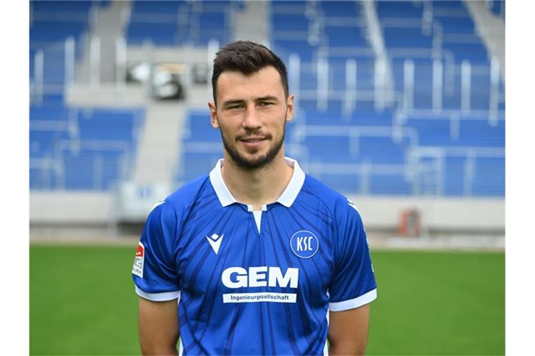 Karlsruher Mittelfeldspieler Lukas Fröde. Foto: Uli Deck/dpa/Archivbild