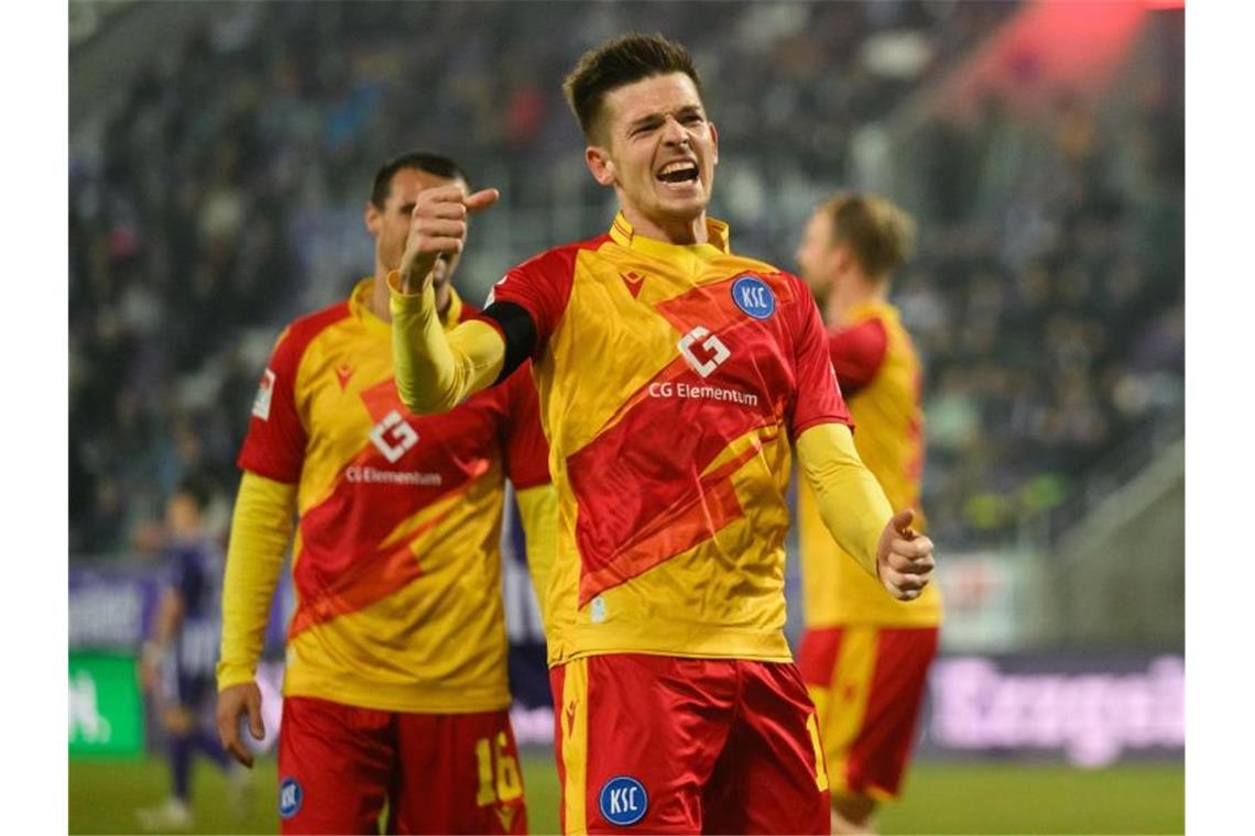 „Großer Schritt“: Karlsruher SC nähert sich seinen Zielen Karlsruhes Marvin Wanitzek jubelt nach seinem Tor zum 0:2. Foto: Robert Michael/dpa-Zentralbild/dpa/Archivbild