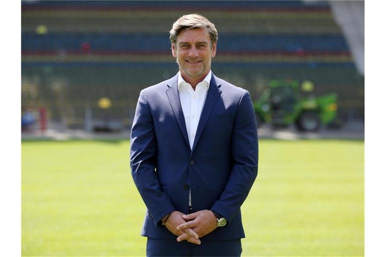 Karlsruhes Sportdirektor Oliver Kreuzer. Foto: Michael Deines/Archivbild