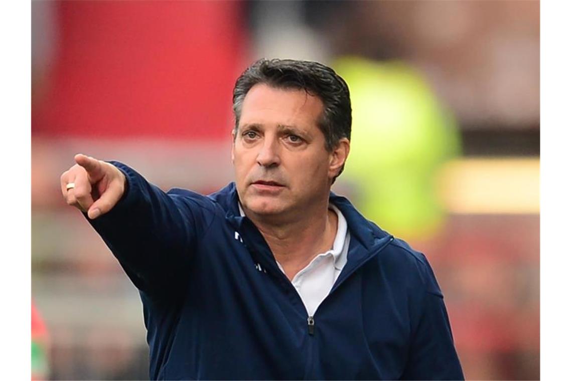 KSC-Coach Schwartz: VfB Stuttgart „übermächtiger Gegner“ Karlsruhes Trainer Alois Schwartz. Foto: Daniel Bockwoldt/dpa/Archivbild