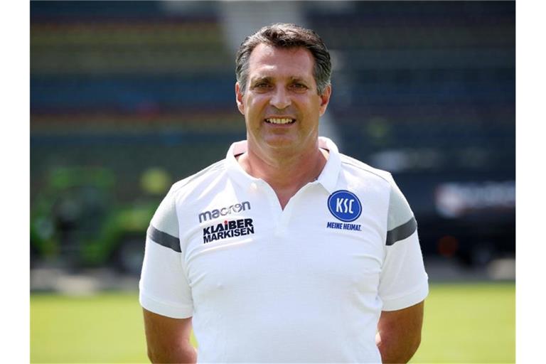 Karlsruhes Trainer Alois Schwartz. Foto: Michael Deines/Archiv