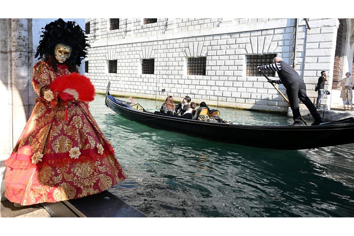 Karneval von Venedig: Maskenzauber am Canale Grande