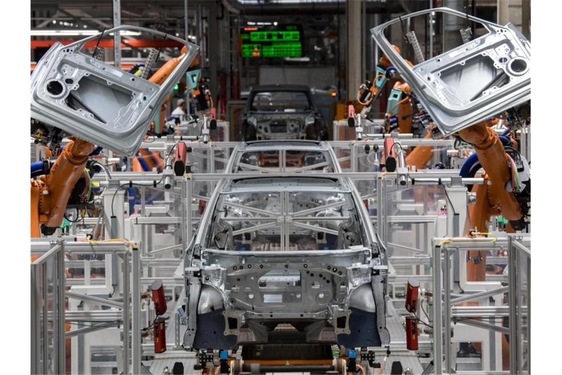 BDI warnt vor „wirtschaftlichem Desaster“ beim Brexit Karosseriebau im Volkswagen-Werk in Zwickau. Foto: Hendrik Schmidt/dpa-Zentralbild/dpa