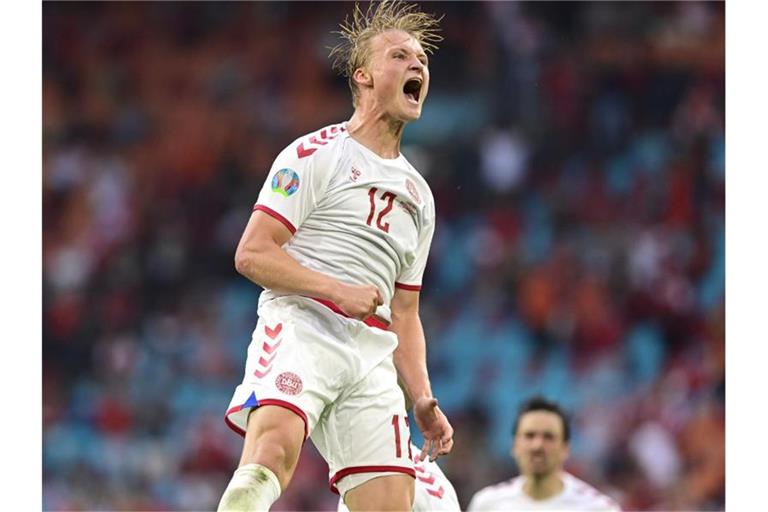 Kasper Dolberg freut sich über sein zweites Tor in der Achtelfinal-Begegnung. Foto: Olaf Kraak/Pool EPA via AP/dpa