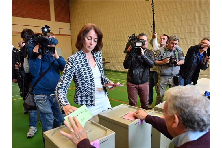 Katarina Barley, SPD-Spitzenkandidatin für die Europawahl, gibt im rheinland-pfälzischen Schweich ihre Stimme ab. Foto: Harald Tittel
