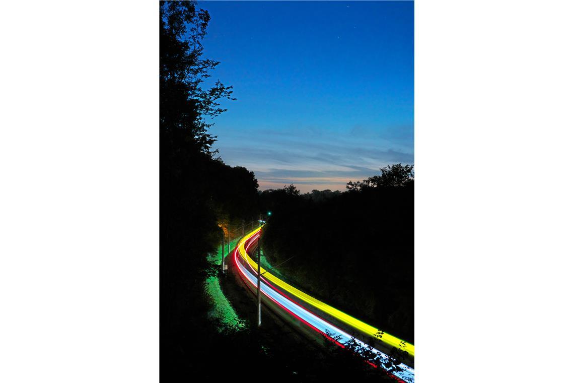 Kategorie "Blaue Stunde", Platz 2, "S4 Zooooom": Seine Langzeitbelichtung der S ...