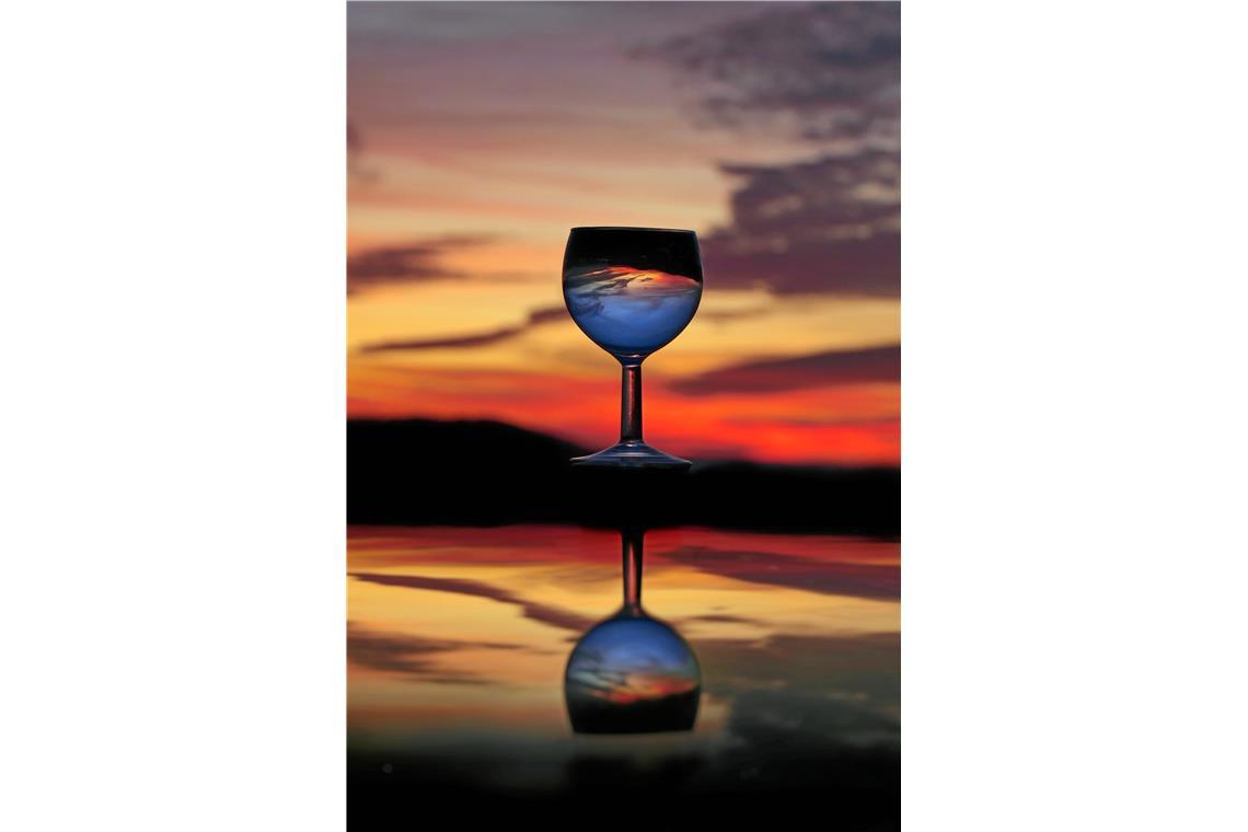 Kategorie "Blaue Stunde", Platz 4, "Im Glas (ein)gefangen": „Das Bild lebt davon...