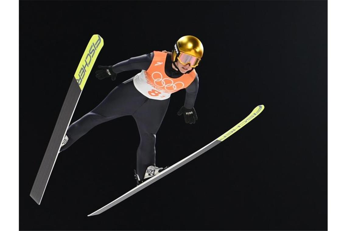Anzug-„Desaster“: Skisprung-Szene sorgt sich ums Image Katharina Althaus war nach der Disqualifikation bitter enttäuscht. Foto: Angelika Warmuth/dpa