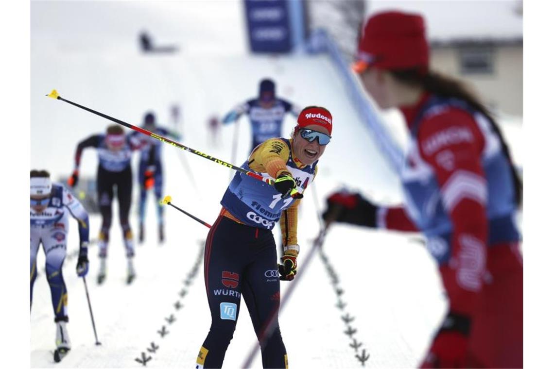 Katharina Hennig wurde Zweite im Massenstart über zehn Kilometer. Foto: Alessandro Trovati/AP/dpa